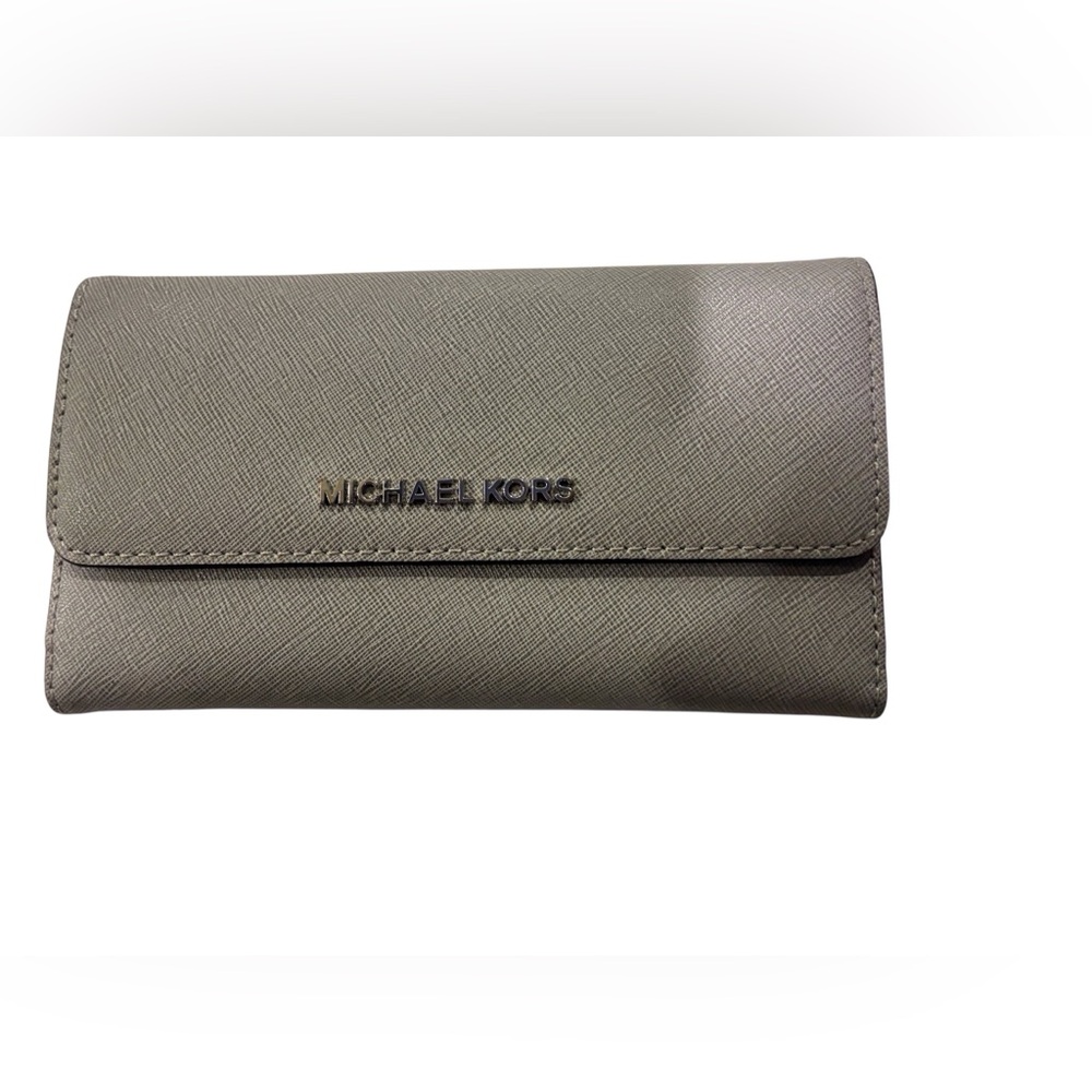 Michael Kors Jet Set Travel Wallet